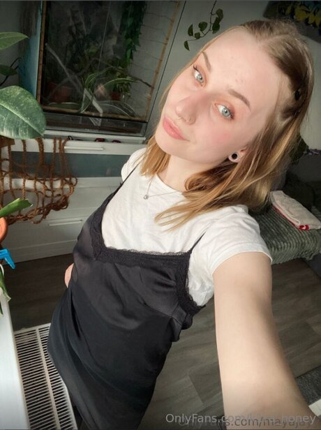Naakte gelekte OnlyFans-foto van K1ra Honey