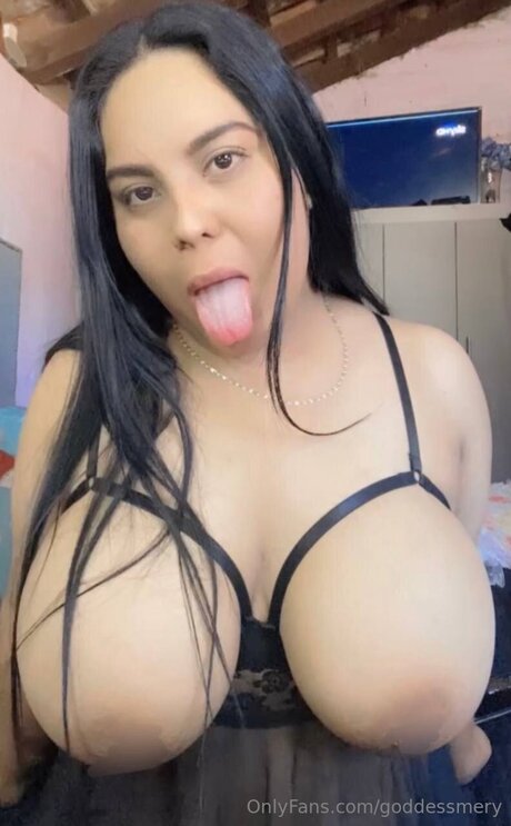 Naakte gelekte OnlyFans-foto van Goddessmery
