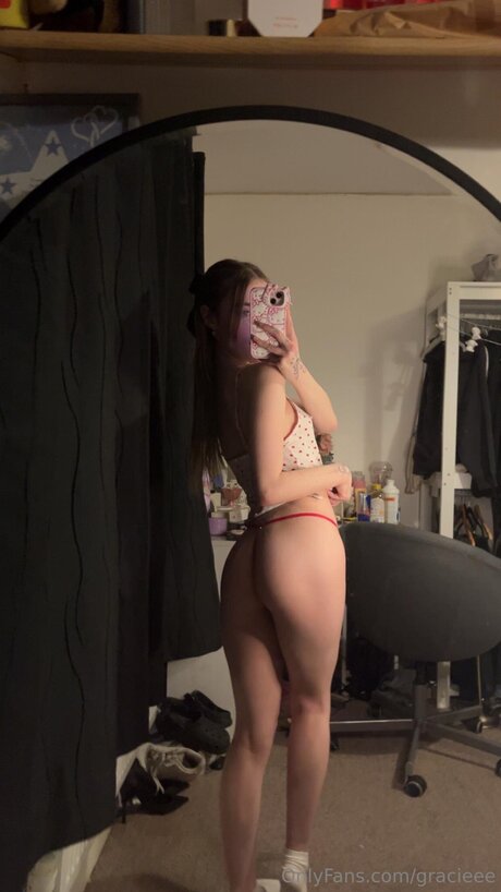 Naakte gelekte OnlyFans-foto van Gracieee