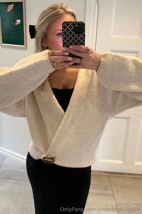 Naakte gelekte OnlyFans-foto van Snowbunniie666