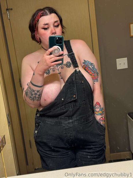 Naakte gelekte OnlyFans-foto van Edgychubby1