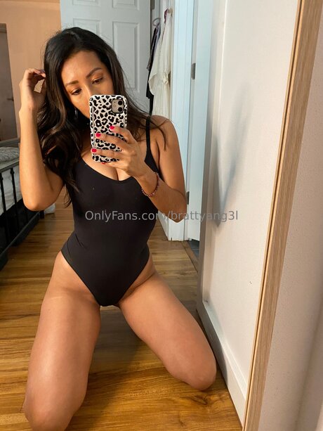 Naakte gelekte OnlyFans-foto van Brattyang3l