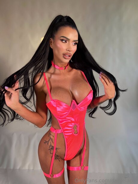 Naakte gelekte OnlyFans-foto van Danielacru