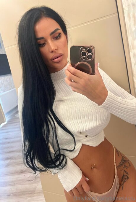 Naakte gelekte OnlyFans-foto van Danielacru