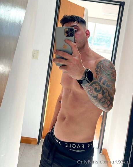 Naakte gelekte OnlyFans-foto van Art93art