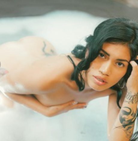 Naakte gelekte OnlyFans-foto van Morenamexa