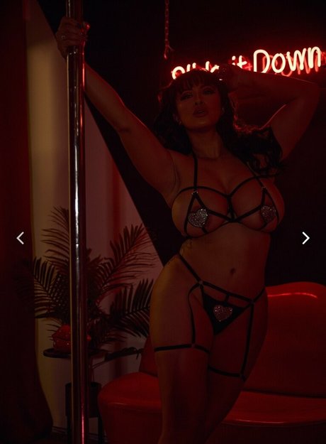 Naakte gelekte OnlyFans-foto van Michelle Yee