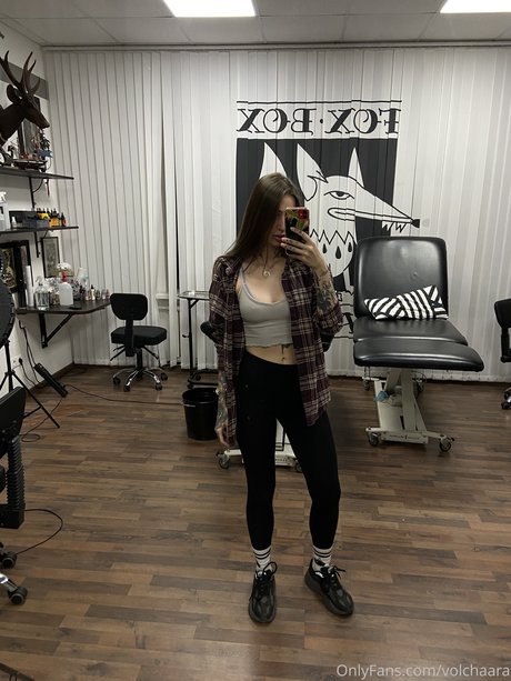 Naakte gelekte OnlyFans-foto van Volchara