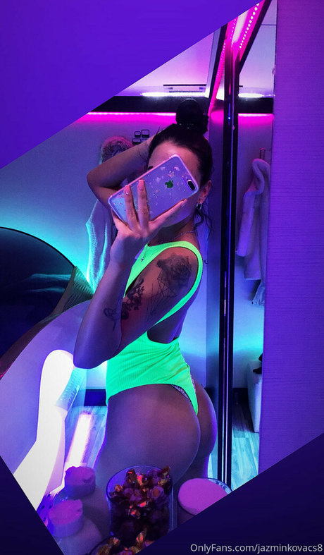 Naakte gelekte OnlyFans-foto van Kovacs Jazmin