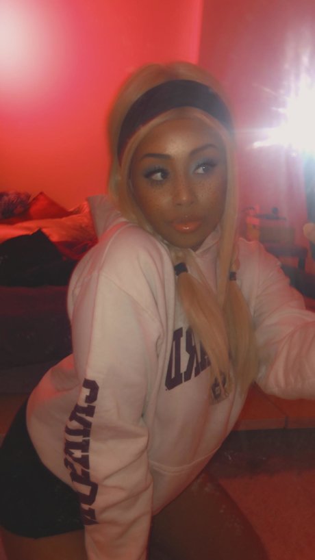 Naakte gelekte OnlyFans-foto van Goddess Honey 777