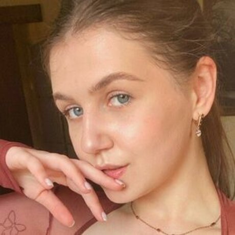 Naakte gelekte OnlyFans-foto van Lola Taylor