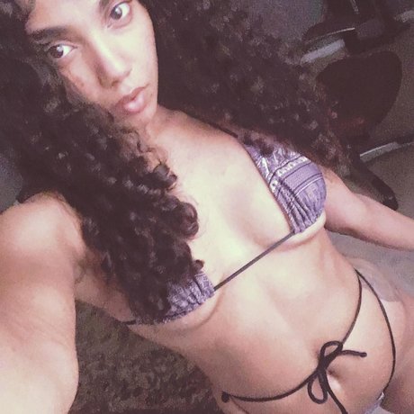 Naakte gelekte OnlyFans-foto van Sweet Lulu Tv