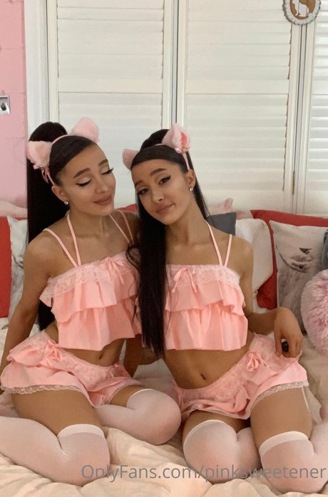 Naakte gelekte OnlyFans-foto van Pink Sweetener