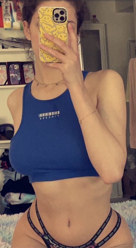 Naakte gelekte OnlyFans-foto van Claire Northfield