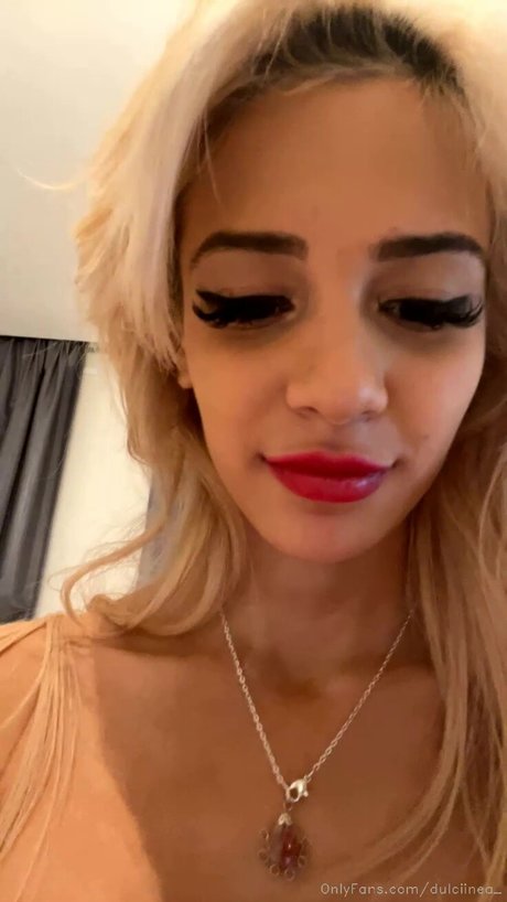Naakte gelekte OnlyFans-foto van Dulcinea
