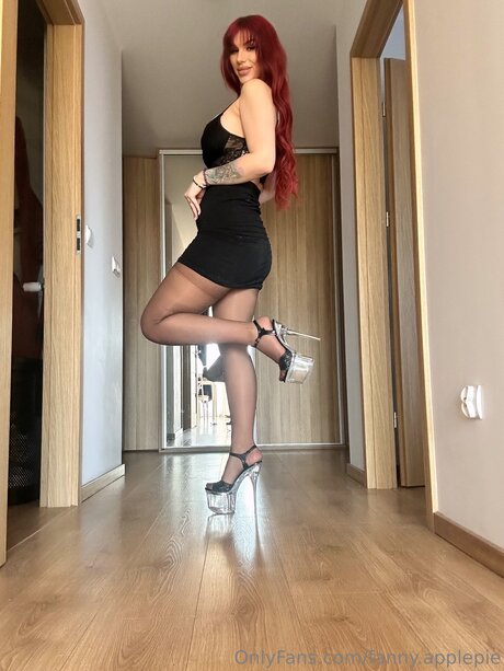 Naakte gelekte OnlyFans-foto van Fanny Applepie