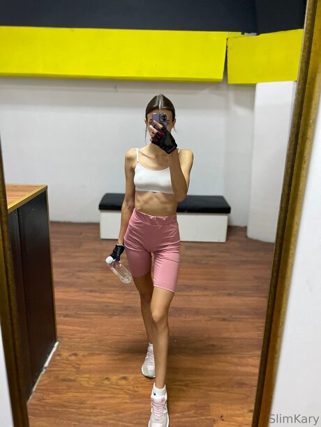 Naakte gelekte OnlyFans-foto van Slimkary