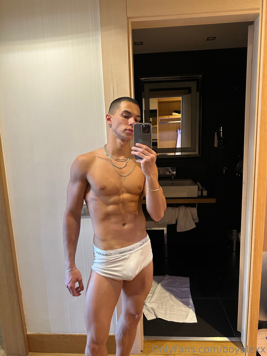 Naakte gelekte OnlyFans-foto van Boyalexx #1093