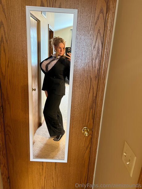 Naakte gelekte OnlyFans-foto van Zenizounds