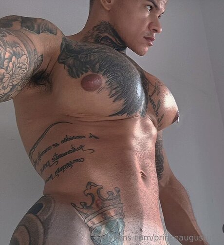 Naakte gelekte OnlyFans-foto van Princeaugustu18