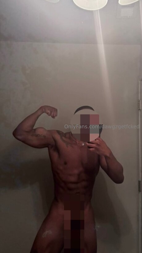 Naakte gelekte OnlyFans-foto van Dawgzgetfcked