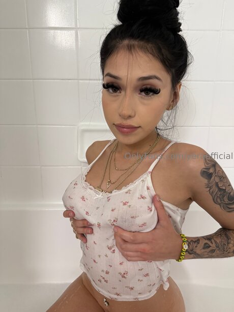 Naakte gelekte OnlyFans-foto van Yeraofficial