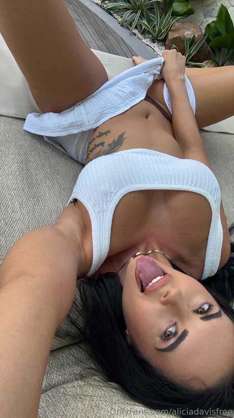 Naakte gelekte OnlyFans-foto van Aliciadavisfree