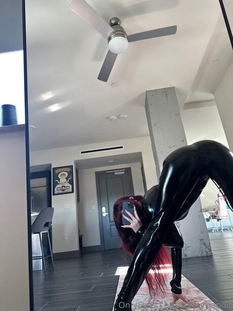 Naakte gelekte OnlyFans-foto van Trinitybandit