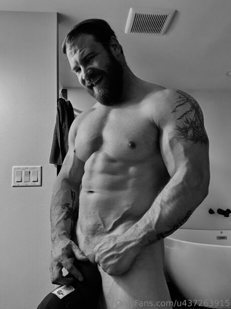 Naakte gelekte OnlyFans-foto van U437263915