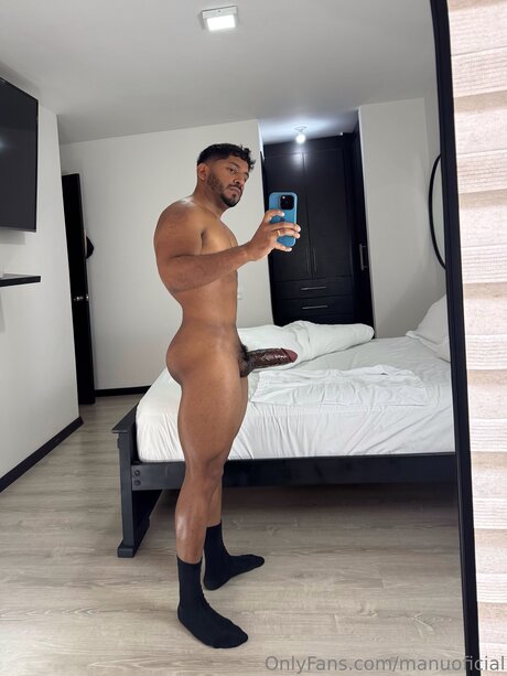Naakte gelekte OnlyFans-foto van Manuoficial