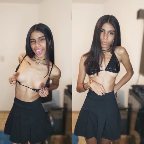 Naakte gelekte OnlyFans-foto van Angeles