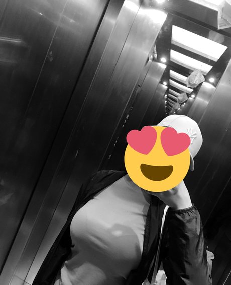 Naakte gelekte OnlyFans-foto van Siskaeee