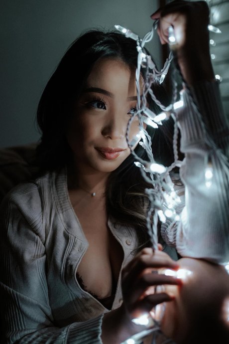 Naakte gelekte OnlyFans-foto van Lizzie Vang