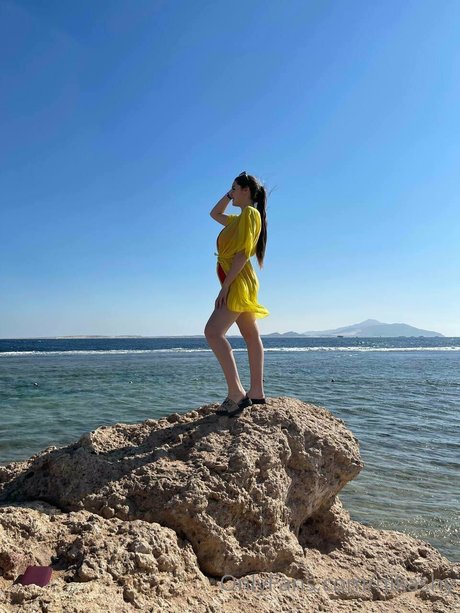 Naakte gelekte OnlyFans-foto van Emmika