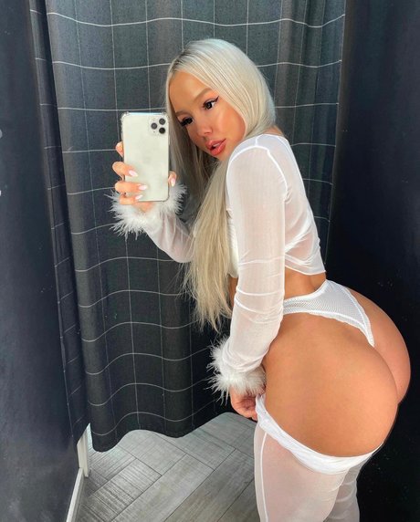 Naakte gelekte OnlyFans-foto van Kristina Musatova