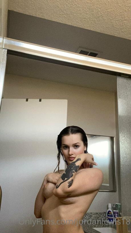 Naakte gelekte OnlyFans-foto van Sophomore Jordan