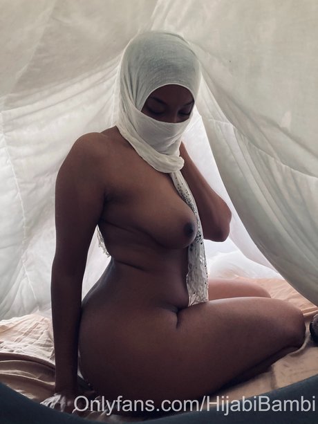 Naakte gelekte OnlyFans-foto van Hijabi Bambi