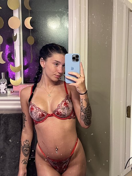 Naakte gelekte OnlyFans-foto van Natalie Rain