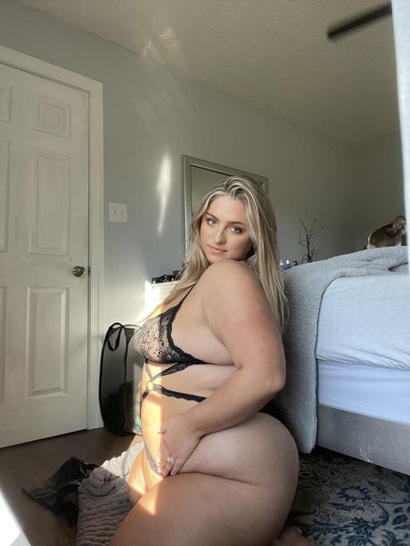 Naakte gelekte OnlyFans-foto van Sweet Becca