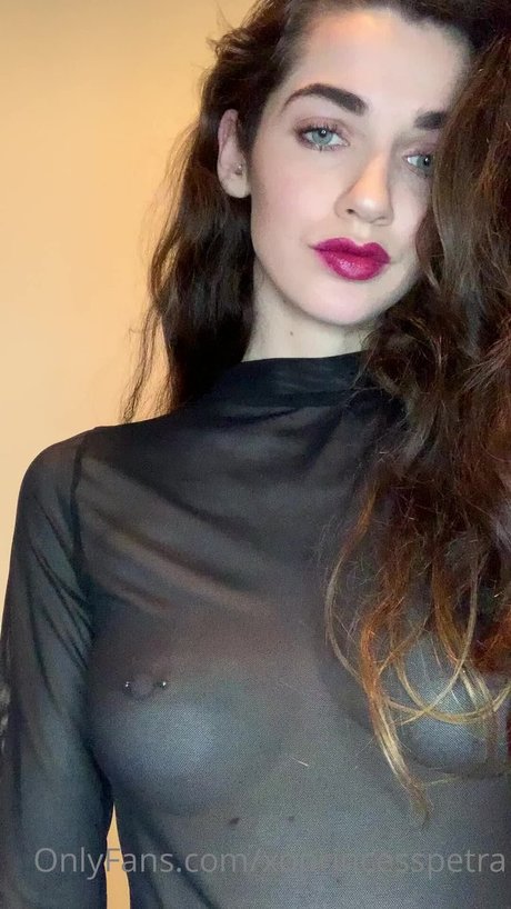 Naakte gelekte OnlyFans-foto van Princess Petra