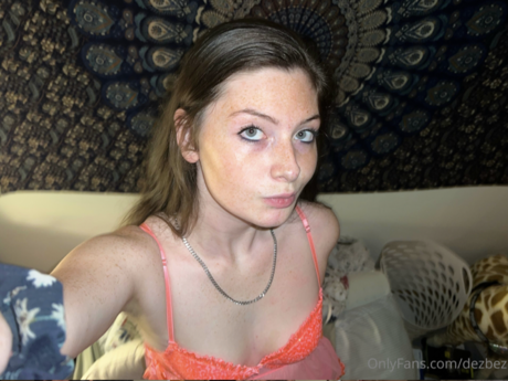Naakte gelekte OnlyFans-foto van Dezbez