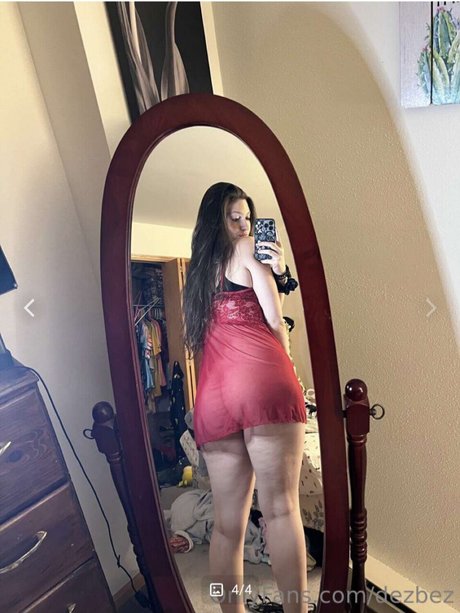 Naakte gelekte OnlyFans-foto van Dezbez