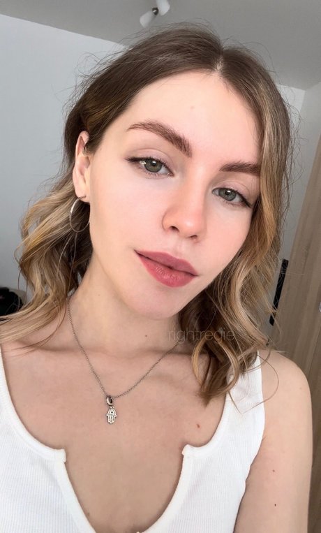 Naakte gelekte OnlyFans-foto van Sophie And Eva Purelovecult