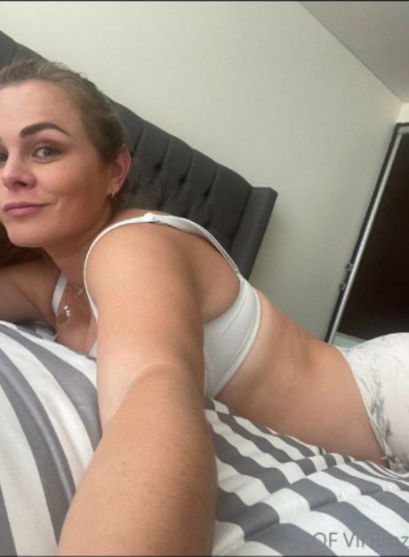 Naakte gelekte OnlyFans-foto van Virginia Ramirez