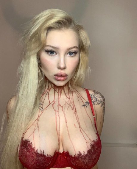 Naakte gelekte OnlyFans-foto van Sophia Moonlight