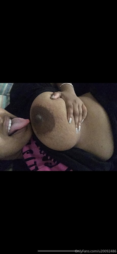 Naakte gelekte OnlyFans-foto van Maya