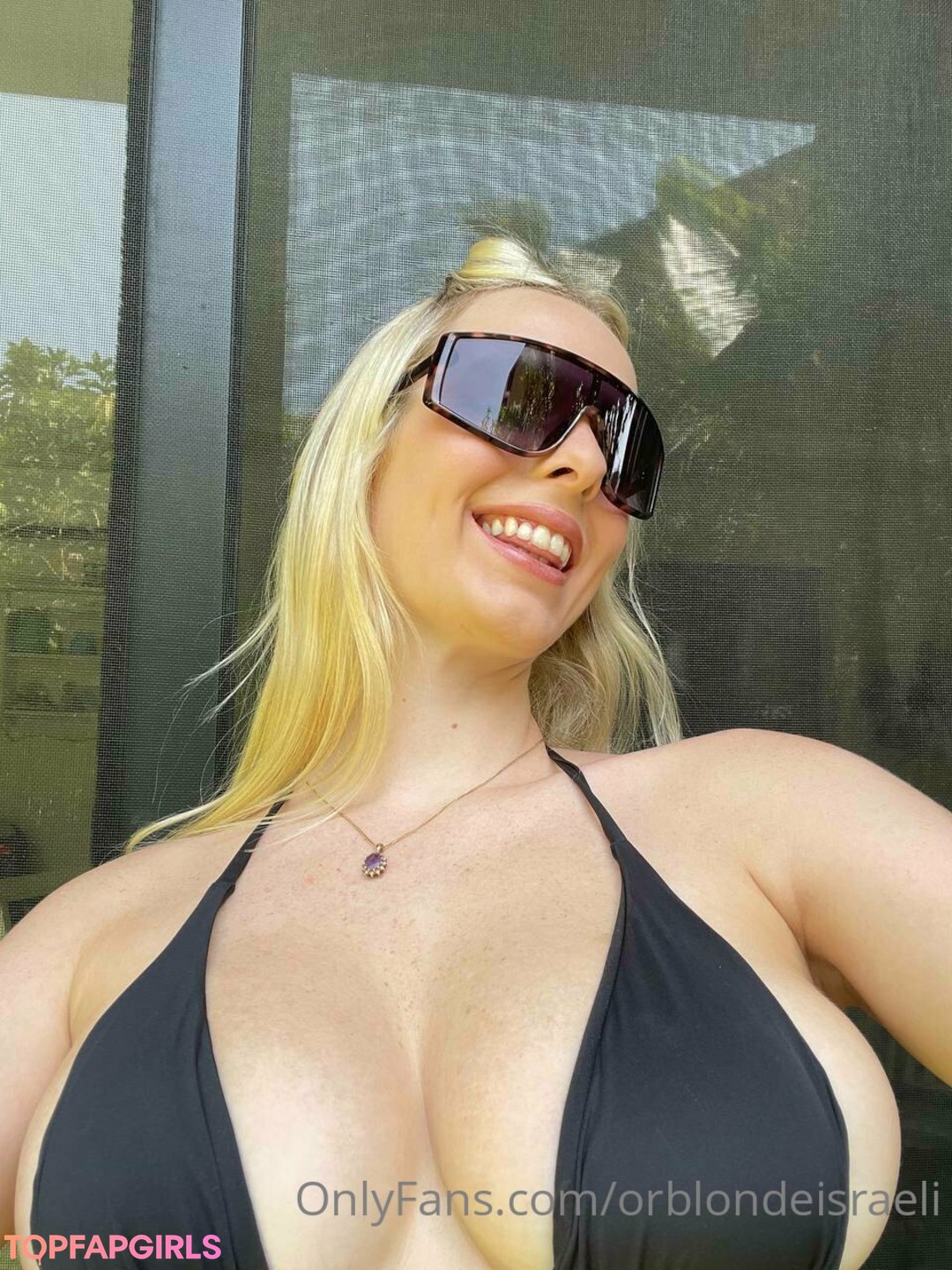 Naakte gelekte OnlyFans-foto van Onlytwinz #179