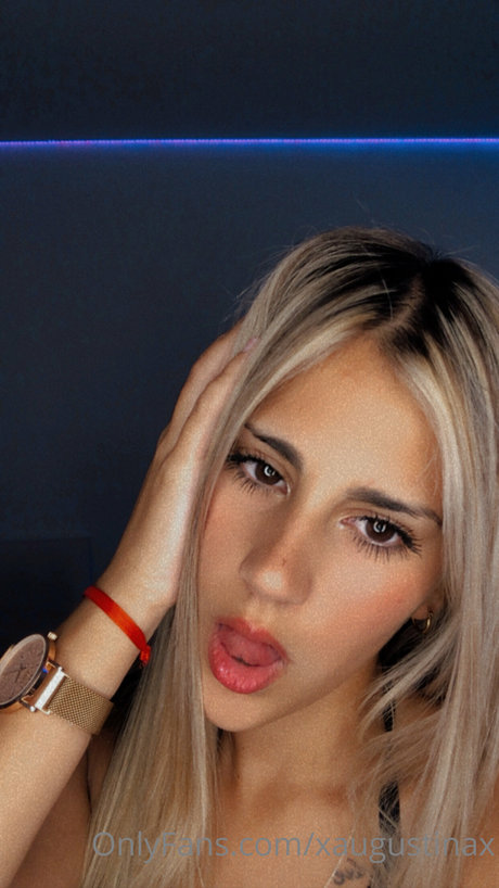 Naakte gelekte OnlyFans-foto van Augustina 18