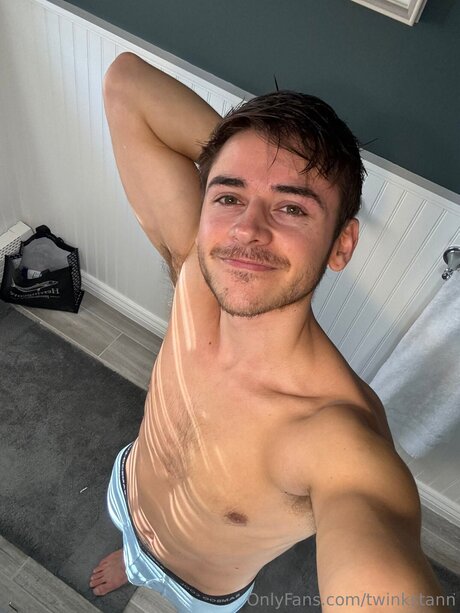 Naakte gelekte OnlyFans-foto van Twinkstann