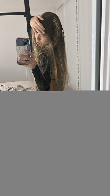 Naakte gelekte OnlyFans-foto van Mariiii Herr122